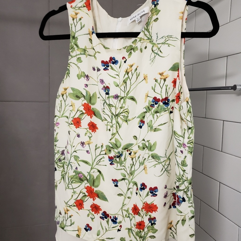 Rose&Olive Ivory Floral Sleeveless Blouse